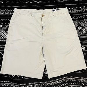 Vineyard Vines flat front shorts  (38)